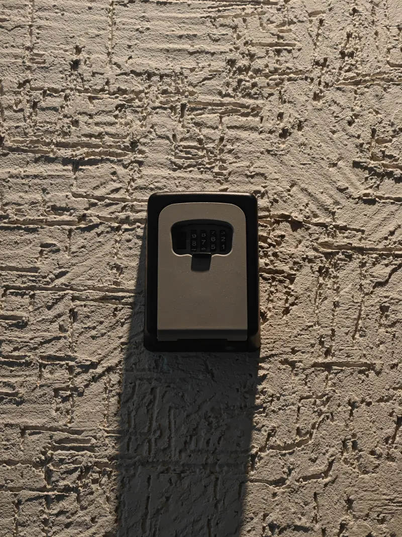 Secure key lock box for self check-in